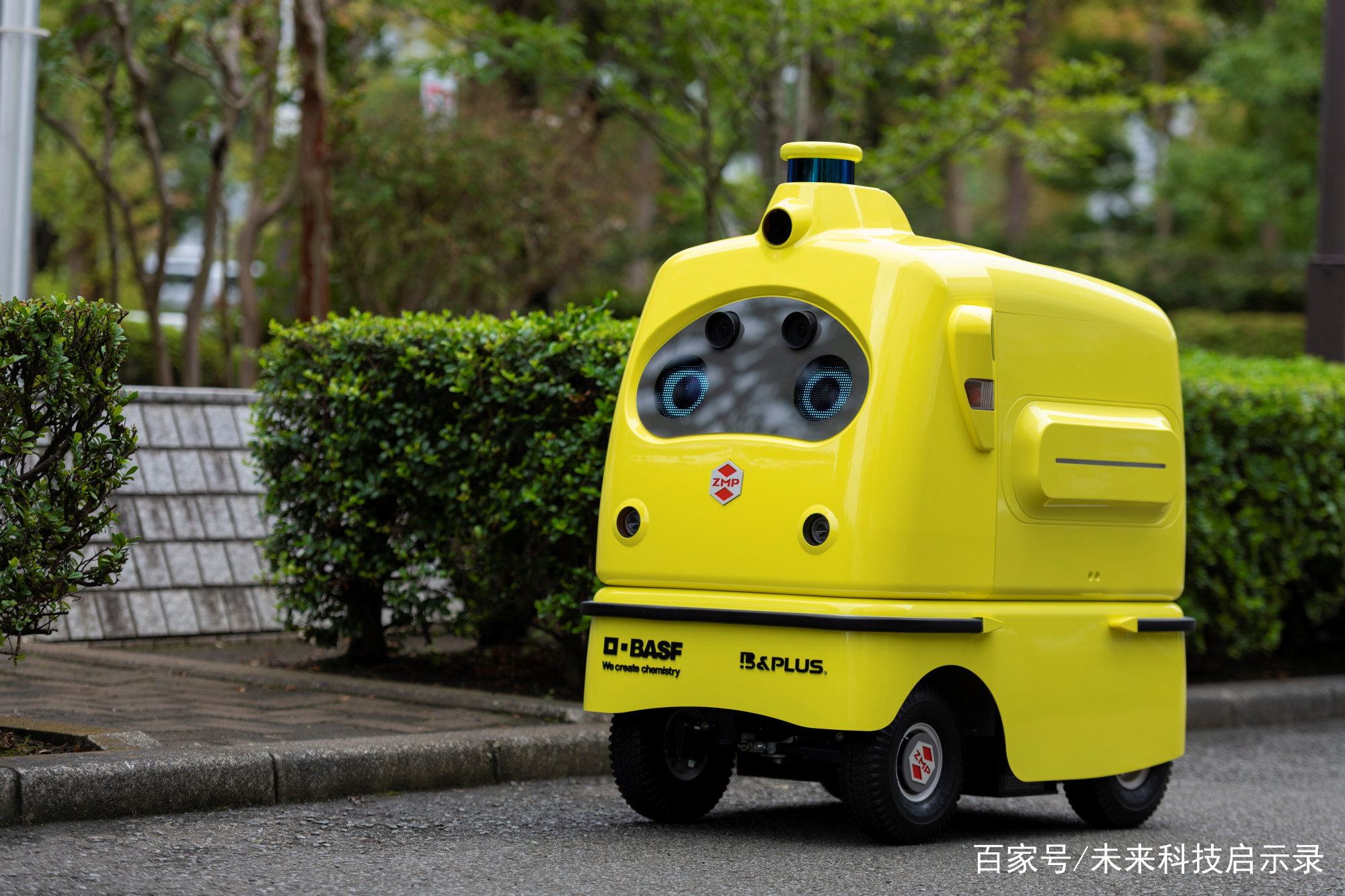 無(wú)線充電機(jī)器人MobiPower 未來(lái)的概念性智能續(xù)航方案